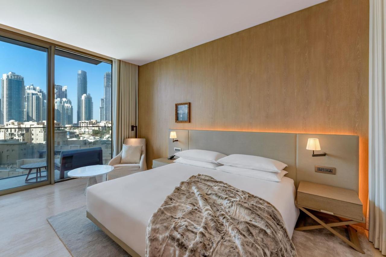 The Dubai Edition Kültér fotó A bedroom at the hotel