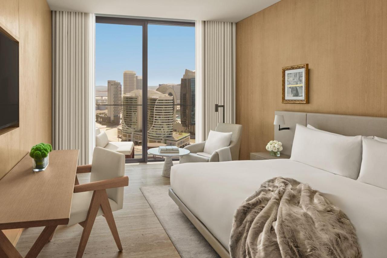 The Dubai Edition Kültér fotó A guest room at the Four Seasons