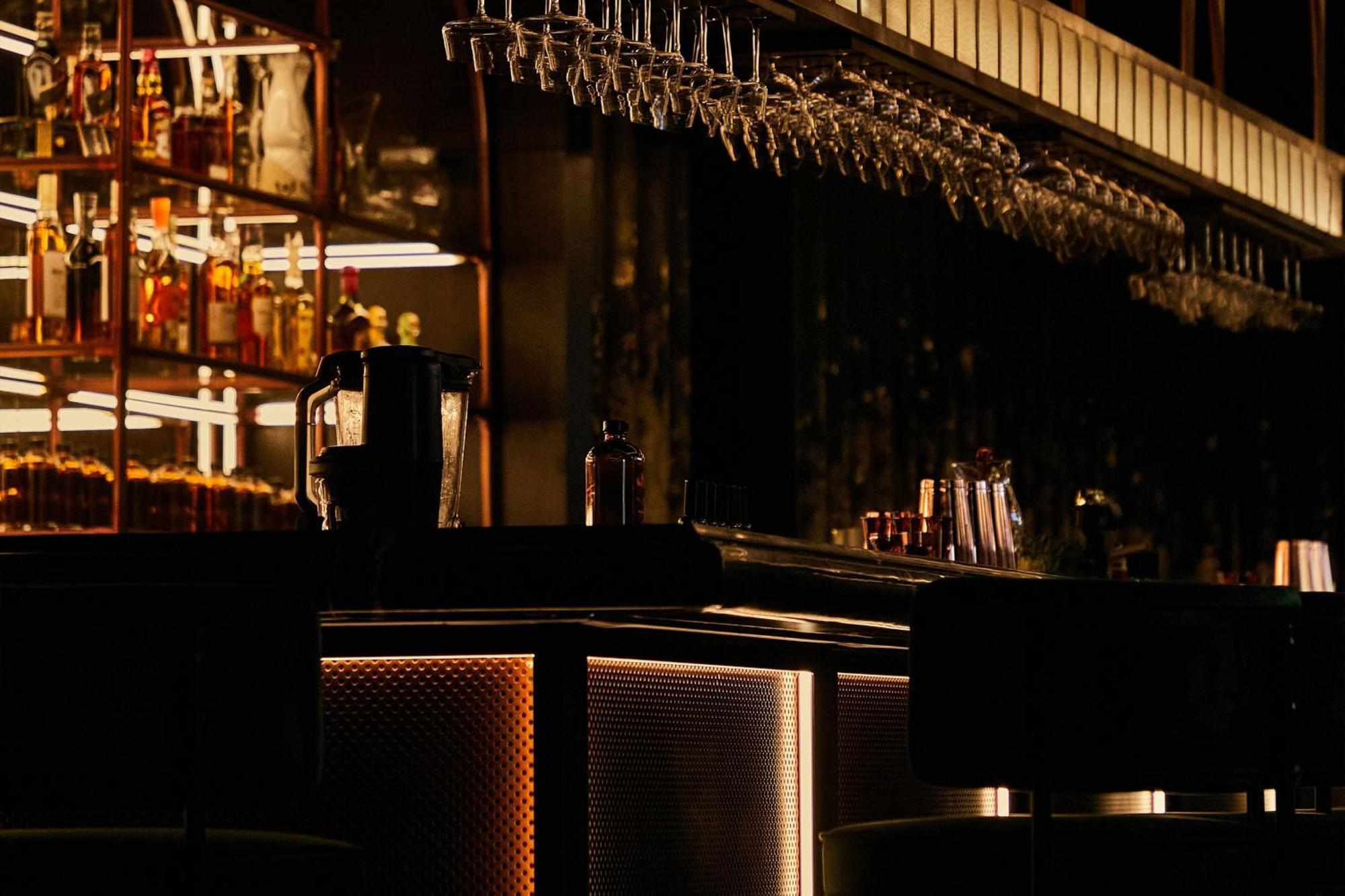 The Dubai Edition Kültér fotó The bar at the London Edition
