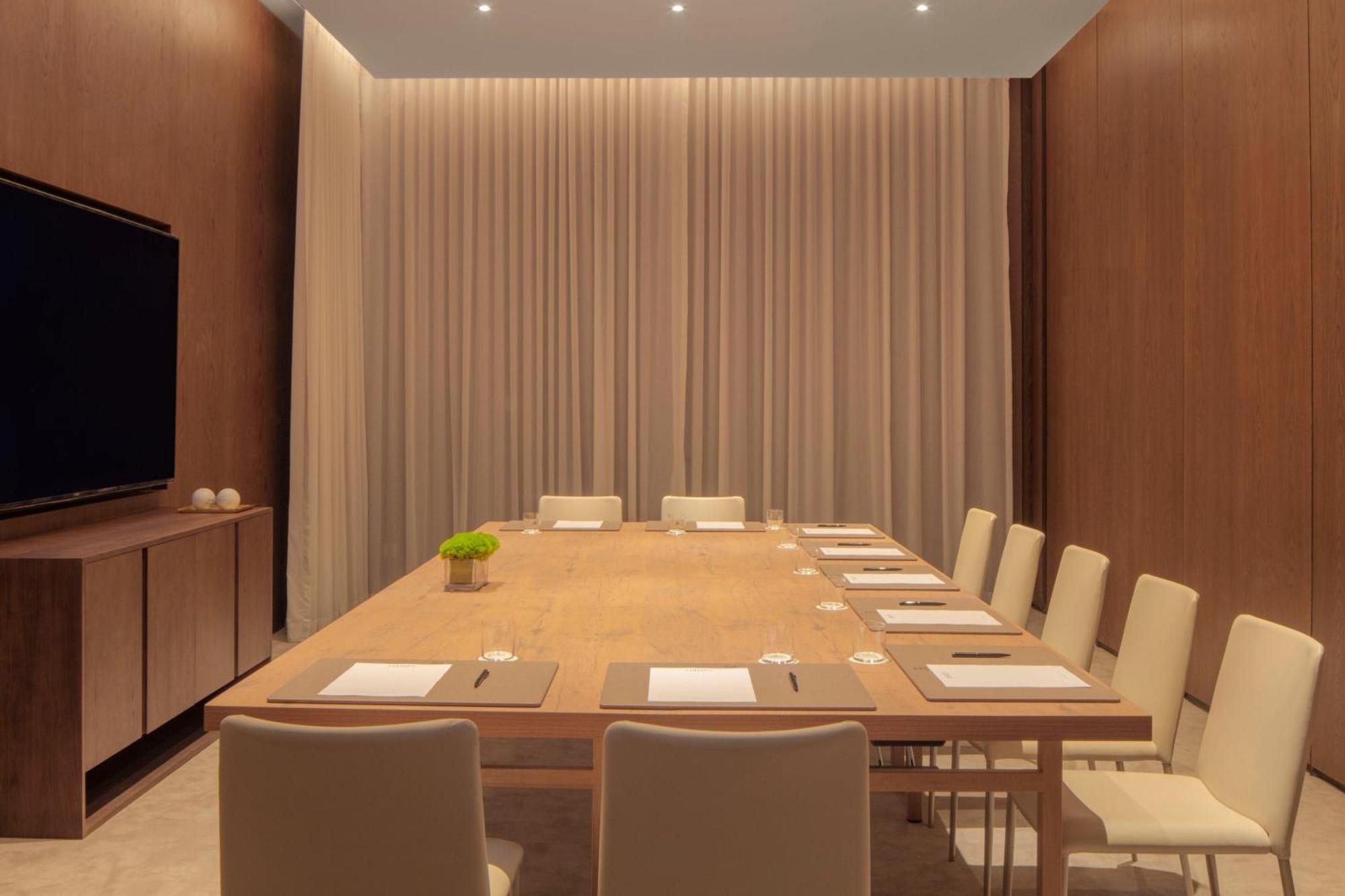 The Dubai Edition Kültér fotó Meeting room